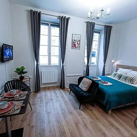 Studio Tout Confort De Lit Queen Size Apartment Angouleme